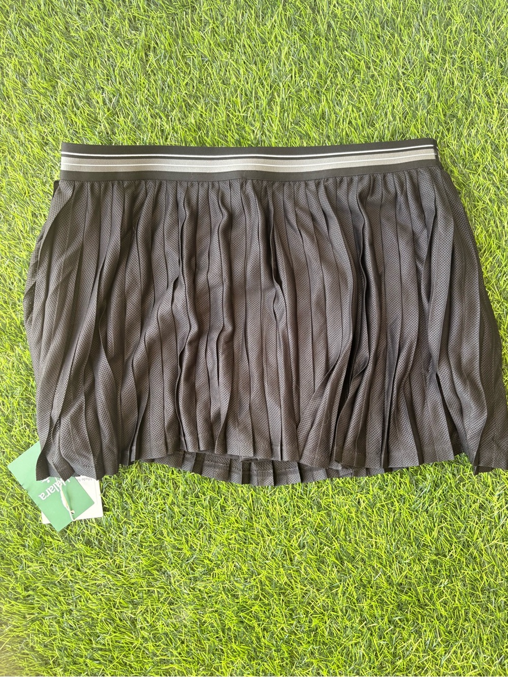 HALARA Black Pleated Skirt with Striped Elastic Waistband